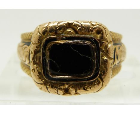 Victorian yellow metal ring set with black enamel, 6.5g (size M)