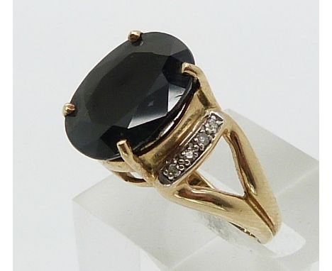 A 9ct gold ring set with a sapphire and diamonds (size N)