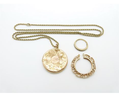 Victorian 9ct gold back and front locket (5.6g), 9ct gold mount and a 9ct gold ring (5.3g)