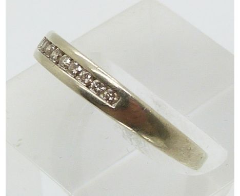 A 9ct gold ring set with diamonds (size K/L)