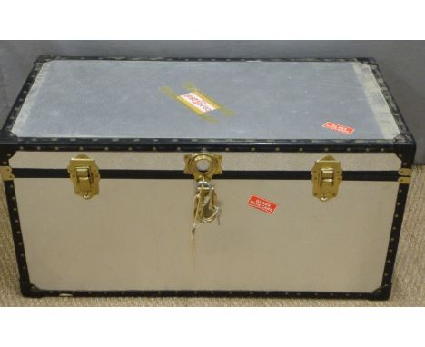 A metal bound and riveted flight case/trunk, H50 x W100 x D49cm