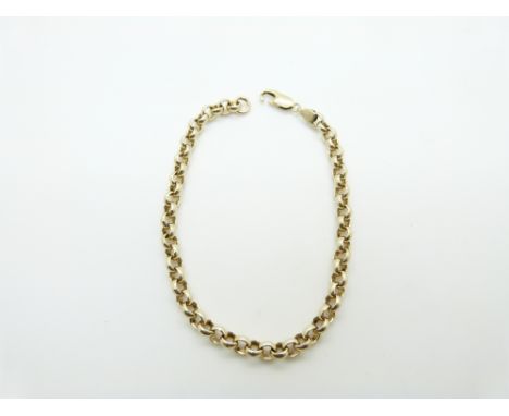 A 9ct gold bracelet made up of oval links, 12.2g&nbsp;