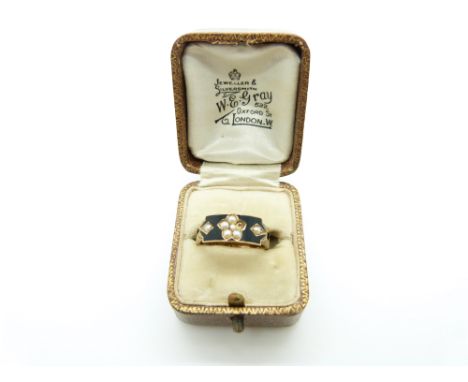 Georgian 18ct gold mourning ring set with plaited hair to the band and further set with enamel and seed pearls, inscribed In 
