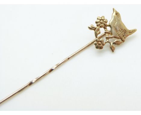 A 9ct gold stick pin depicting a bird, 1.3g