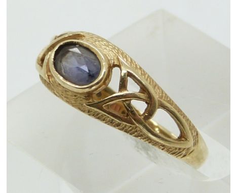 A 9ct gold ring set with a tanzanite (size L)