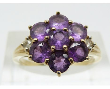 A 9ct gold ring set with amethysts in a cluster (size N)