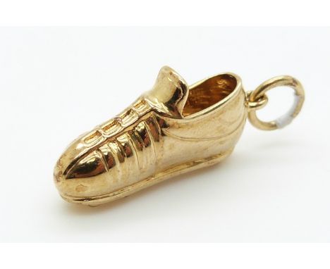 A 9ct gold football boot charm, 4.3g&nbsp;