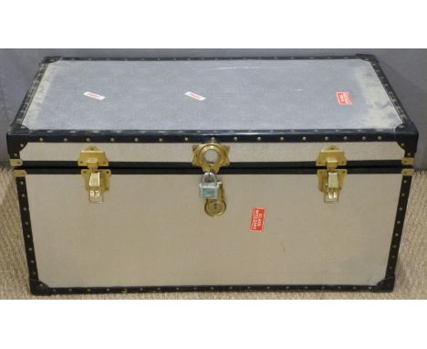 A metal bound and riveted flight case/trunk, H50 x W100 x D49cm