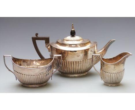 Edward VII hallmarked silver three piece teaset with reeded decoration, London 1906 maker William Hutton &amp; Sons Ltd, leng