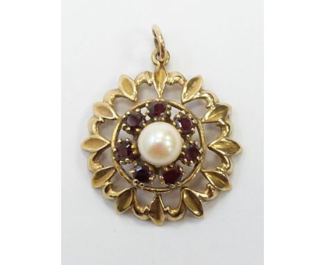 A 9ct gold pendant set with a pearl and garnets, diameter 2cm&nbsp;