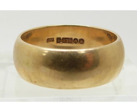 A 9ct gold wedding band, 5.1g (size L)