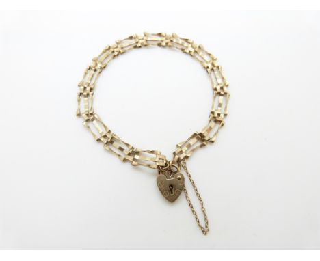 A 9ct gold gate bracelet, 3.9g