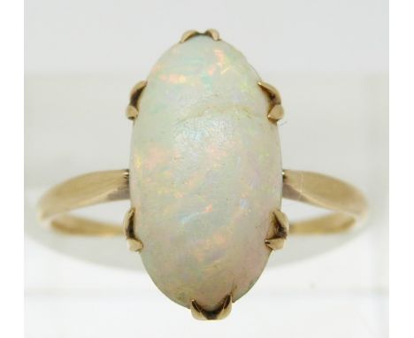 A 9ct gold ring set with an opal cabochon (size M)