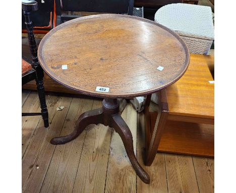 A 54cm diameter 19th Century mahogany tilt-top pedestal table, set on turned pillar and tripod base