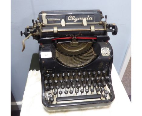 OLYMPIA MANUAL TYPEWRITER 