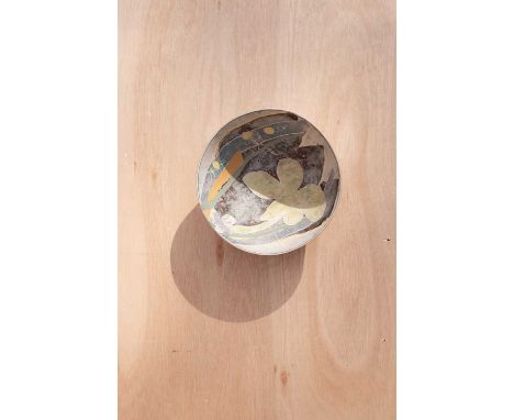 ARR Janice Tchalenko (1942-2018) a stoneware bowl decorated stylised green flower to interior with abstract designs in blue, 