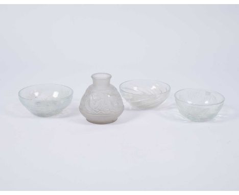 Rene Lalique (1860-1945) a Poissons bowl opalescent with etched mark to base 'R. Lalique France', 21cm diameter, 7.5cm high, 