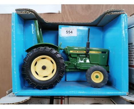 A BOXED ERTL DIE CAST JOHN DEERE TRACTOR 1:16 SCALE MODEL, REF NO. 581 