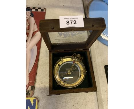 A BOXED BRASS CAPTIN CABIN MAP READER/ COMPASS AND MAGNIFYING GLASS 