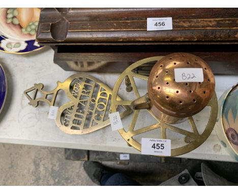THREE BRASS ITEMS TO INCLUDE TRIVET STAND AND FENDER 