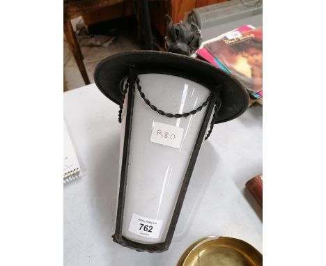 A CAST METAL OUTSIDE GARDEN LIGHT 