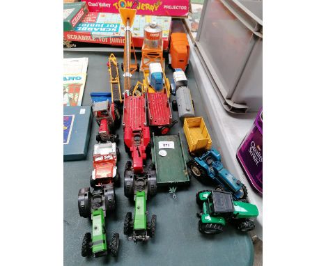 A GROUP OF VINTAGE DIE CAST FARM MODELS, TRACTORS ETC 