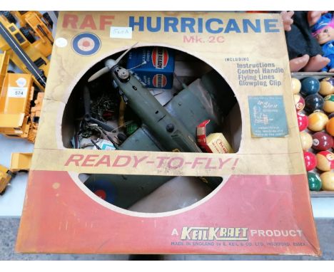 A VINTAGE BOXED KLEINFRAFT RAF HURRICANE MK 2C PLANE MODEL AND FURTHER ITEMS 