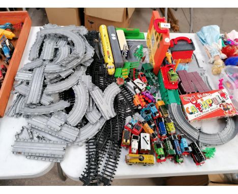 A LARGE COLLECTION OF THOMAS THE TANK ENGINE RAILWAY ITEMS, TRACK, LOCOMOTIVES ETC 