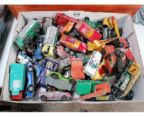 A BOX OF ASSORTED VINTAGE DIE CAST MODELS 