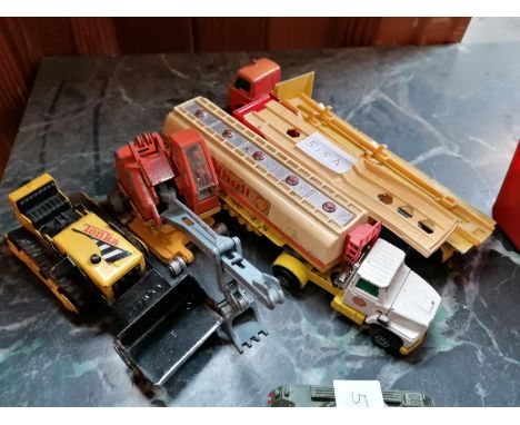 VARIOUS VINTAGE DIE CAST MODELS, CORGI MAJOR DIGGER ETC 