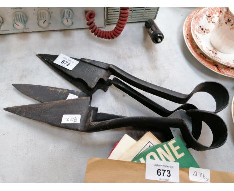 VINTAGE METAL SHEARS 