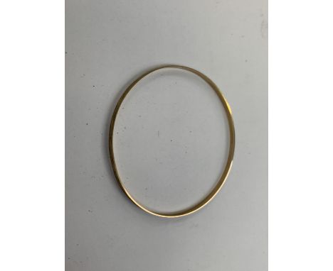 A LADIES 9CT YELLOW GOLD BANGLE, WEIGHT 3.6 GRAMS 