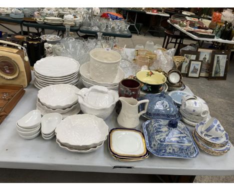 A LARGE COLLECTION OF ASSORTED CERAMICS TO INCLUDE DUCHESS TEA CUPS AND SAUCERS 