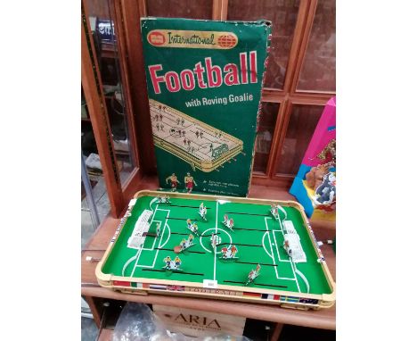 A VINTAGE BOXED MUNRO INTERNATIONAL FOOTBALL GAMES SET 