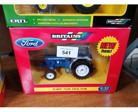 A BOXED BRITAINS DIE CAST FORD 7600 1:32 SCALE TRACTOR MODEL, REF NO. 42416 