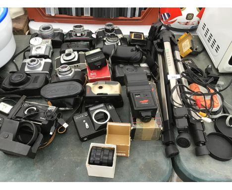 A LARGE QUANTITY OF VINTAGE AND RETRO CAMERAS AND ACCESSORIES 