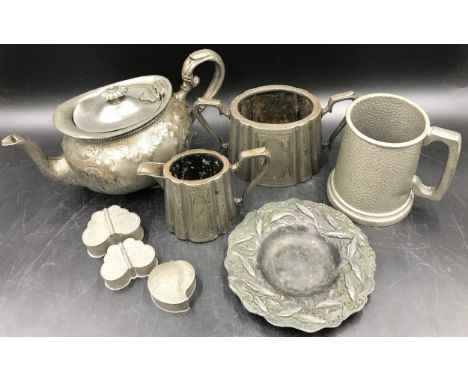 Pewter items to include teapot, sugar bowl, milk jug, tankard, ash tray and three trinket boxes. (8).Condition ReportTeapot l