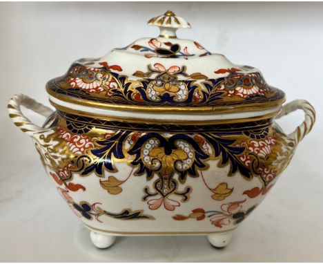 A Derby sucrier and cover in Imari coloring, approx. 13cm h.Condition ReportFiring crack to interior of lid.