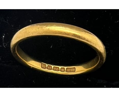 A 22ct gold wedding band. Weight 3.1gm. Size K/L.Condition ReportGood condition.