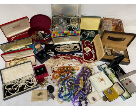 Collection of costume jewellery to include mainly necklaces, earrings, brooches etc. Two brooches marked silver and pendant a