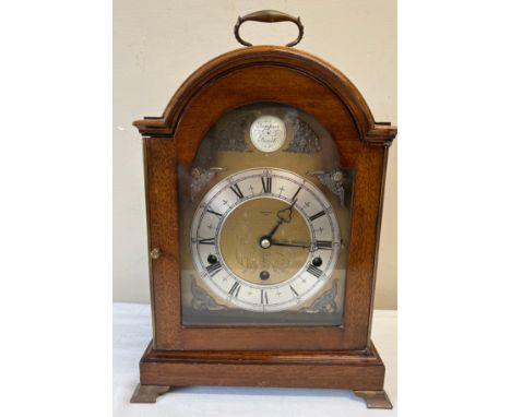Mahogany cased Elliot of London mantle clock, retailed by Carmichaels Hull with metal feet and carrying handle with key.Condi