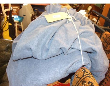 Pair of Lined Curtains 210 cm drop each curtain 260 cm wide