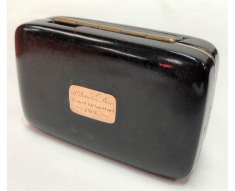 George III rose gold mounted tortoiseshell snuff box, the lid with a rectangular tablet with inscription Mr Quintin Bone, Mai