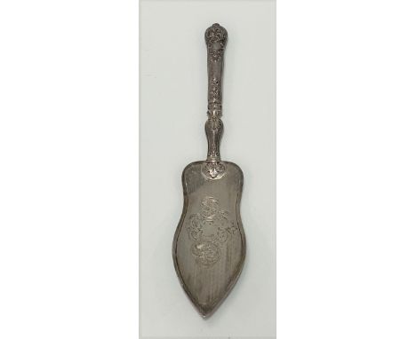 French silver cake slice, the shaped silver blade with engine turned and foliate scroll engraved decoration and with a weight