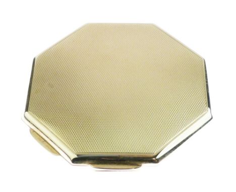 9ct gold powder compact, by Goldsmiths & Silversmiths Co Ltd, London 1939, of octagonal outline and engine turned decoration,