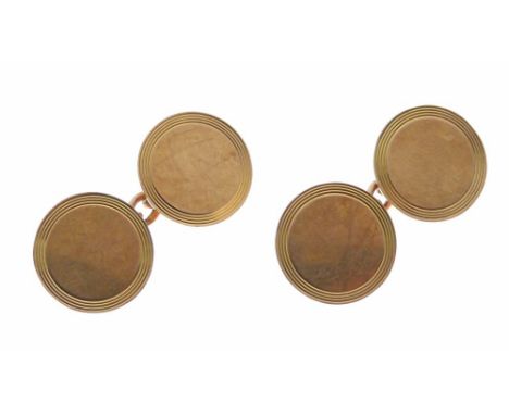 Pair of 9ct gold cufflinks of grooved disc form  Condition: Each circular link approximately 19mm diameter, light surface wea