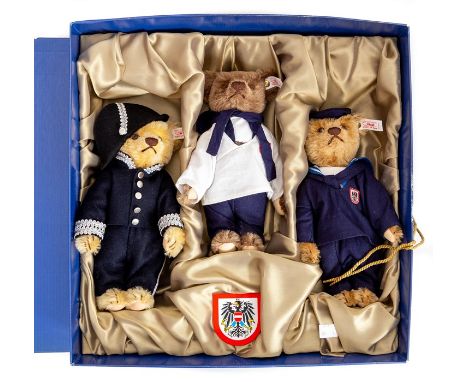Steiff: A boxed Steiff set, 'The Vienna Boys' Choir', limited edition 888/1847, complete with certificate of authenticity.
