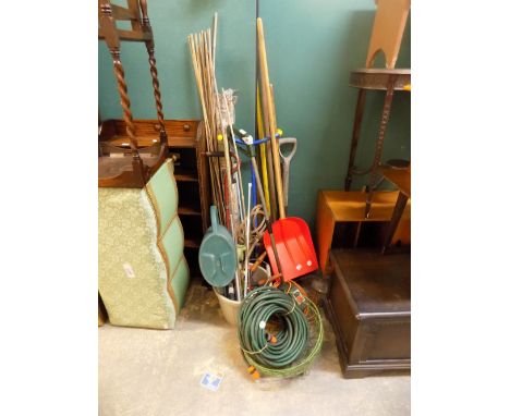 Large quantity garden tools etc