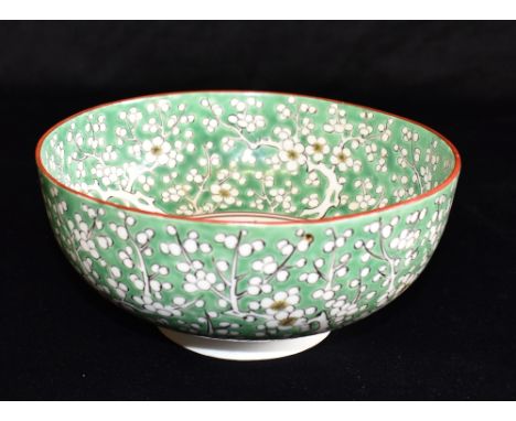 A CHINESE PORCELAIN BOWL  decorated with a five clawed dragon in a green ground, four character mark to base, 19cm diameter 9