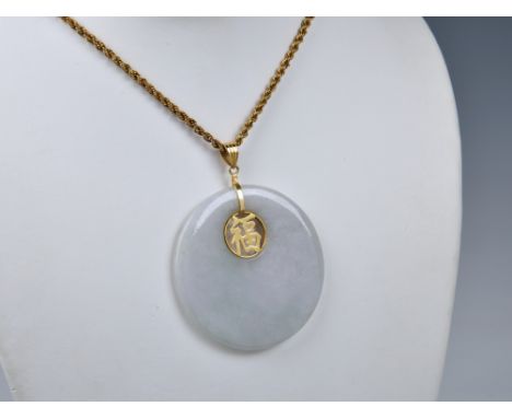 A Chinese 14ct gold and jade disc pendant, the circular pendant in pale lavender and green mottled jade, pierced with a singl